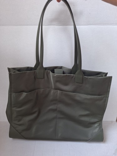 Borsa tote nuova senza etichette Quince Revive nylon oliva chiusura magnetica tasche grandi - Foto 6 di 9