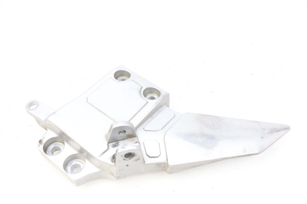 PLATINA DE APOYO DELANTERO IZQUIERDO - YAMAHA FJR ABS 1300 (2016 - 2020)