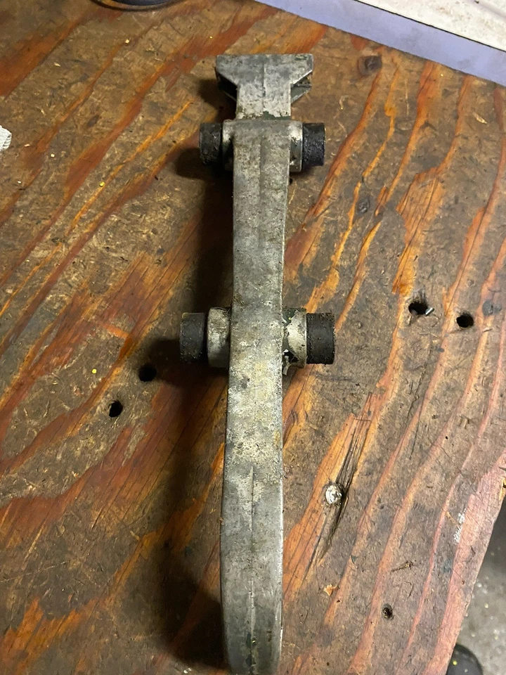 Soporte de placa de deslizamiento inferior de motosierra Pioneer P40 OEM con buenos amortiguadores envío gratuito Foto 2 de 2