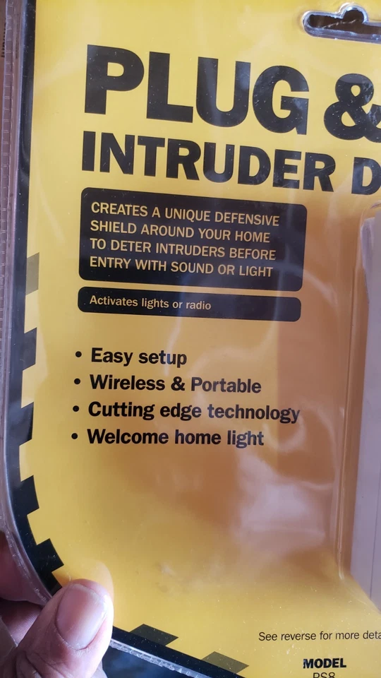 NEW factory sealed plug & safe intruder detector activates lights or radio - Image 2 of 4