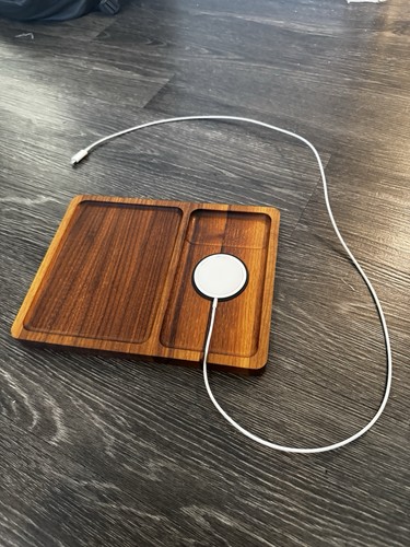 Plateau EDC en bois véritable avec spot chargeur MagSafe pour iPhone avec chargeur inclus - Photo 4 sur 5