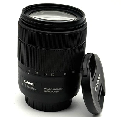 Nano Canon EF-S 18-135mm 1:3.5-5.6 IS USM Objektiv - für Canon EOS - Bild 1 von 4
