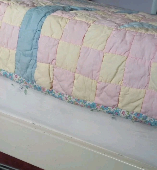 Colcha inchada dupla solteira Mod Block Grid ponto à mão AZUL ROSA 68 X 86 L  - Imagem 4 de 4