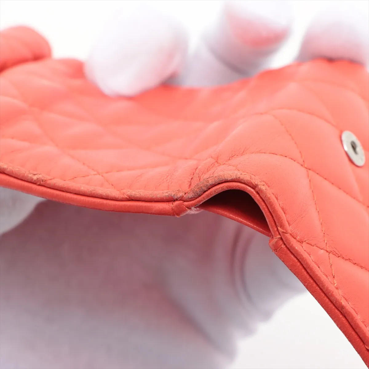 Chanel Matelasse Lambskin Compact Wallet Red Silver Metal Fittings 26XXXXXX thumbnail 12