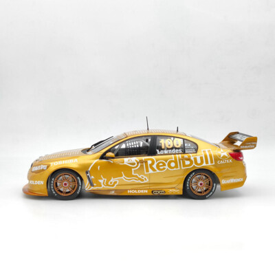 Classic Carlectables 1:18 Craig Lowndes #100 Race Wins Holden VF Commodore 18597
