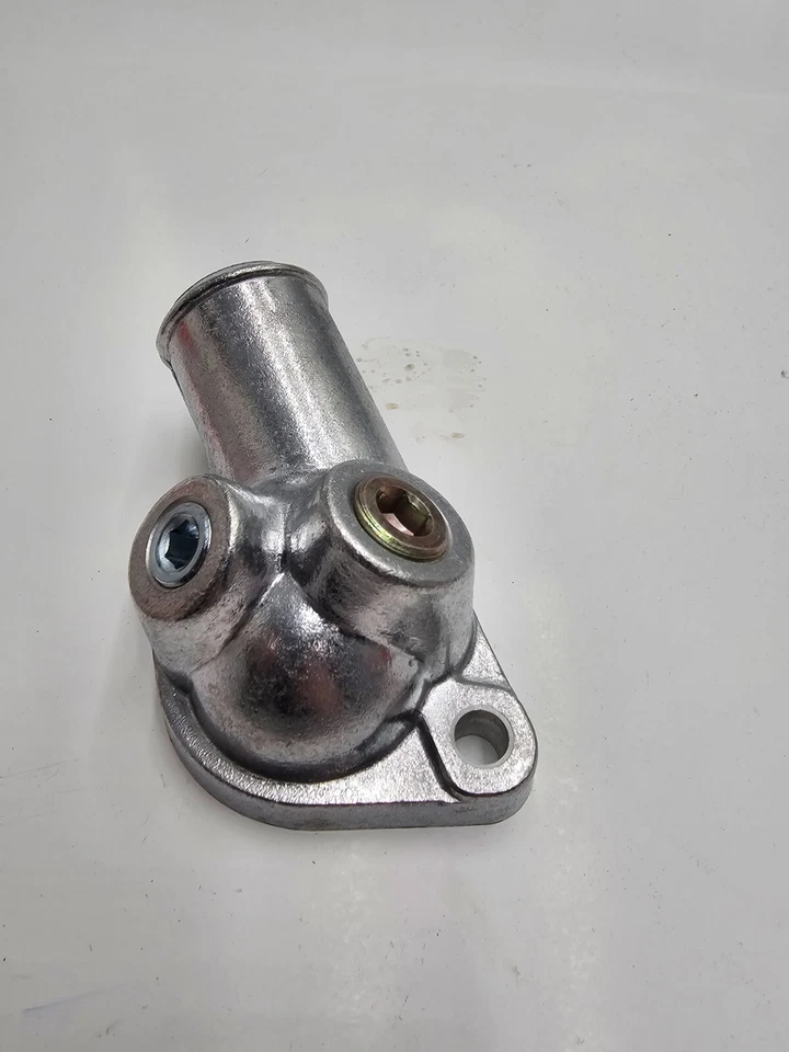 Salida de agua de refrigerante del motor de moto CH4899 para panel Chevrolet C10 1963-1967 Foto 4 de 4