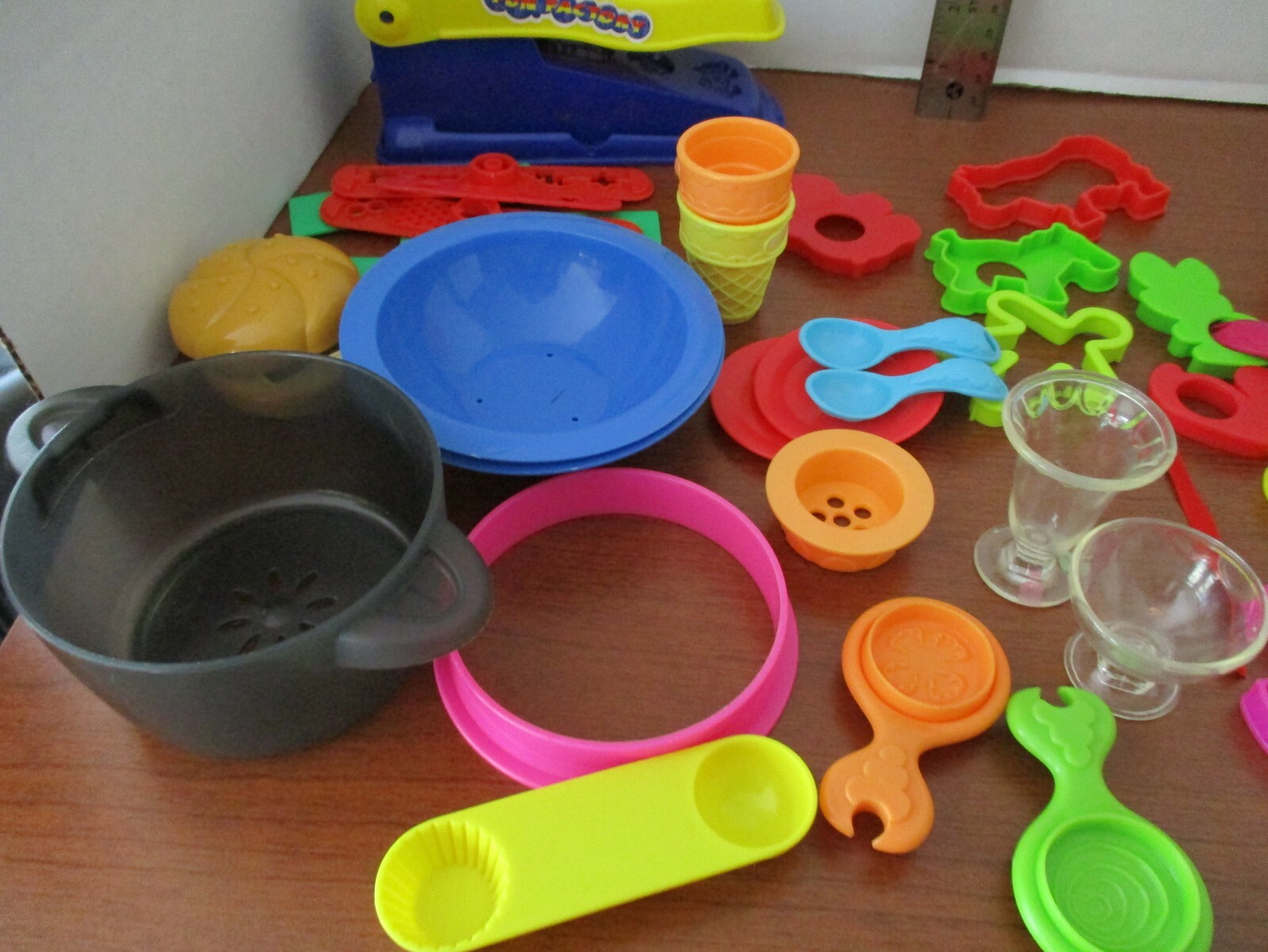 LARGE LOT of  PLAY-DOH MOLDS & ACCESSORIES