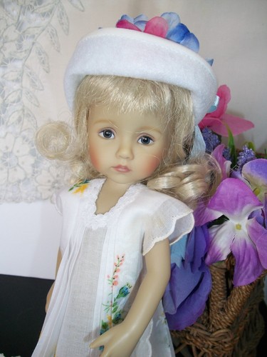 10" Boneka "Paris Spring" Hanky Dress, Hat and Half Slip - Picture 3 of 6