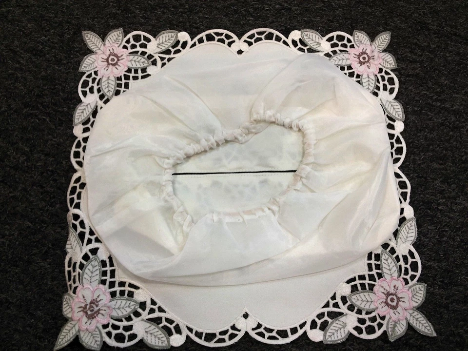 Cubierta de caja de pañuelos de tela tallada hoja verde flor rosa bordada de 2 piezas Foto 4 de 4