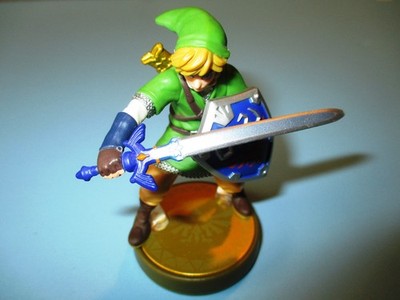 Link The Legend of Zelda Skyward Sword Amiibo Figure Nintendo