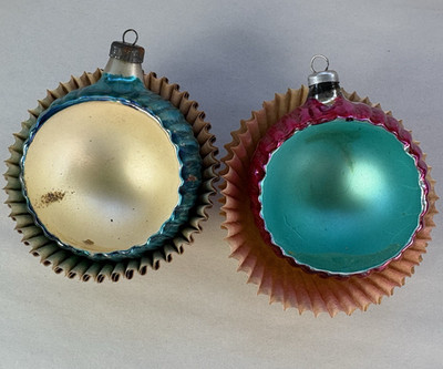 OLD VINTAGE GLASS Pearl Frosted Diorama Concave Ribbed Glass ORNAMENT CHRISTMAS
