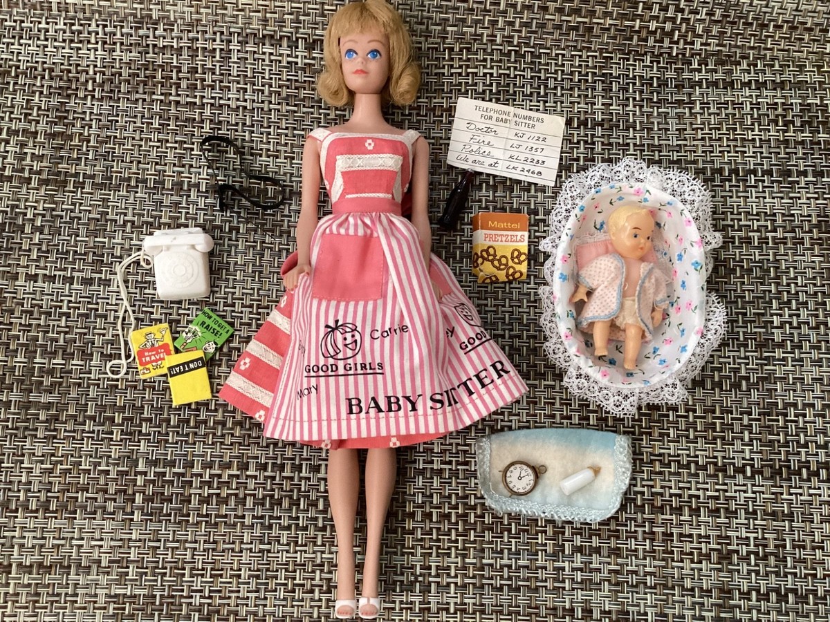Barbie Midge 1963 Mattel Vintage Blonde Doll in Babysitting Outfit