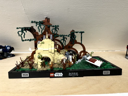 LEGO Star Wars: Dagobah Jedi Training Diorama (75330) COMPLETE