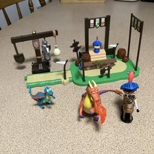 Mike the Knight Medieval Kids toy playset with figures & Accessories set lot 