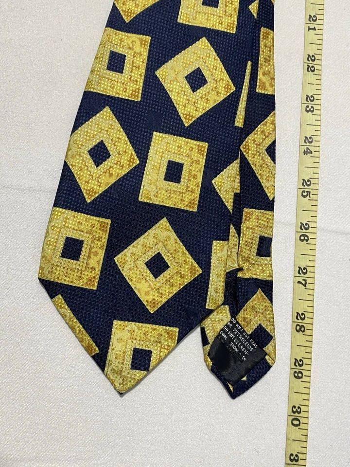 Versace V2. Gravata masculina de seda azul/amarela. Padrão geométrico. Feito na Itália. Ec - Imagem 4 de 4