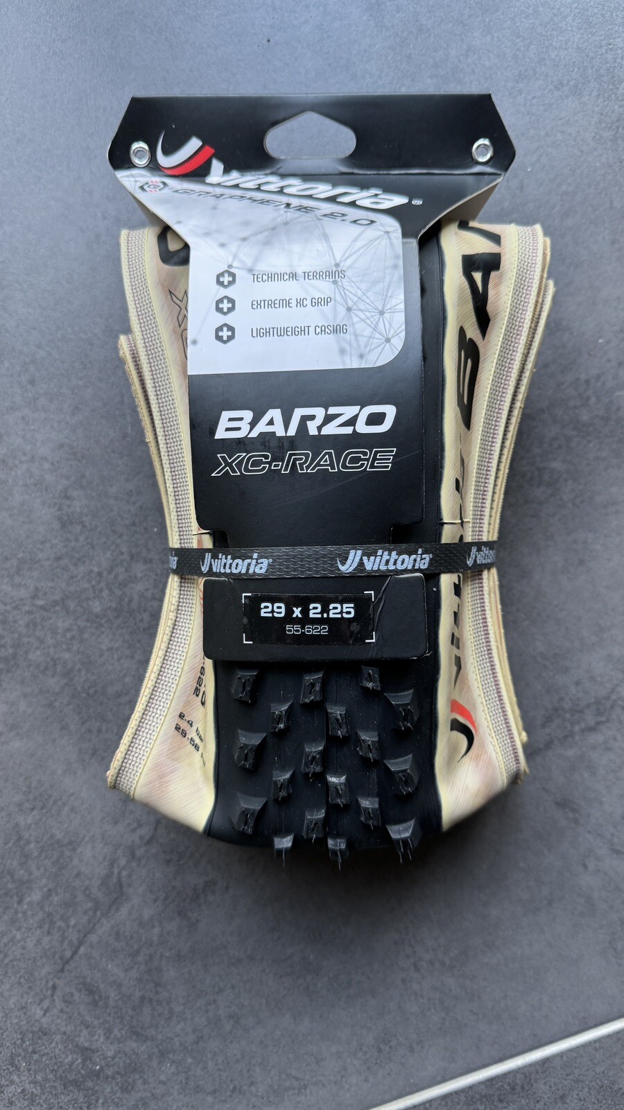 Neumático de bicicleta de montaña Vittoria Barzo grafeno 2.0 XC-Race 29x2.25"" sin cámara listo negro/bronceado
