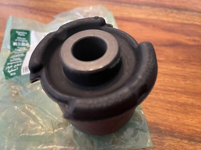 Range Rover Sport Discovery 4 NEW GENUINE front upper wishbone bush LR051625 8A5 - Image 1 of 4