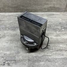 Honeywell V48A 2151 Diaphragm Gas Valve, 3/4” NPT 120VAC Coil