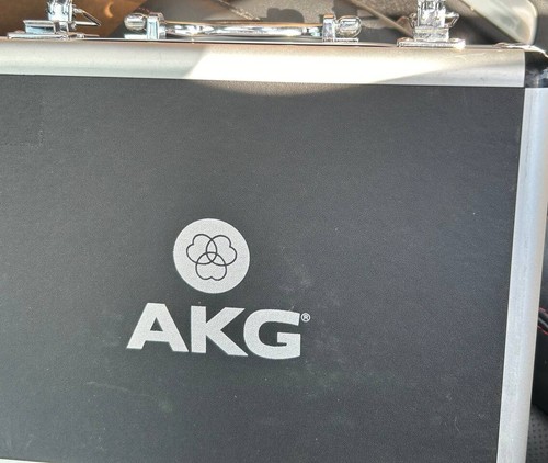 AKG C314 Professional Multi-Pattern Condenser Microphone (3386X00010-B) B-Stock