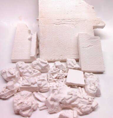 1/35 Diorama Deluxe Rubble Ruins Debris Brick Concrete Walls Unpainted