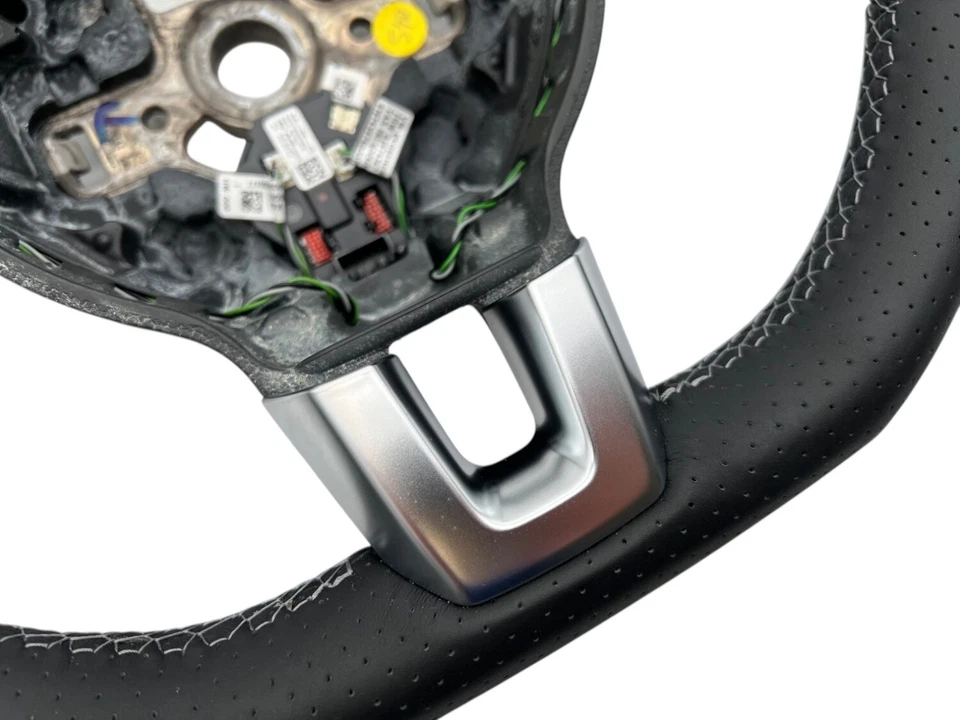 VW R Line Lenkrad Leder Sportlenkrad Golf 6 Passt CC original abgeflacht gelocht - Bild 2 von 4