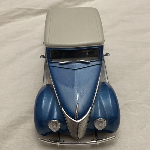 1997 Authentic Detail Classic Ford 1937 Convertible Diecast 1:18 Scale Car