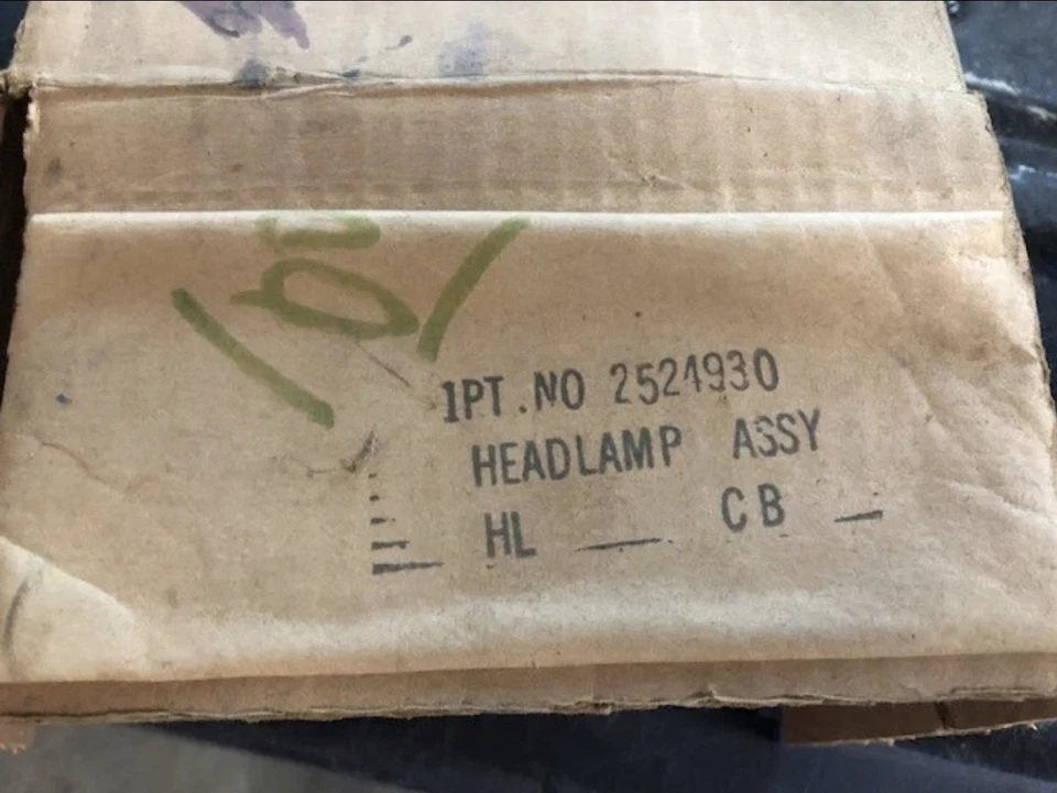 Nuevo de Lote Antiguo 1967 GTX R/T Belvedere haz bajo faro par de montaje 2524930 Mopar Foto 4 de 4