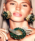 Vtg Trifari Emerald Green Clear Rhn Brushed Gold Tone Brooch Clip Earrings Set — photo 4