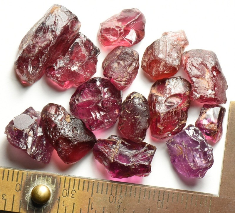 Tanzania Garnet Faceting mix lot 87 carats total weight 14 pieces rough