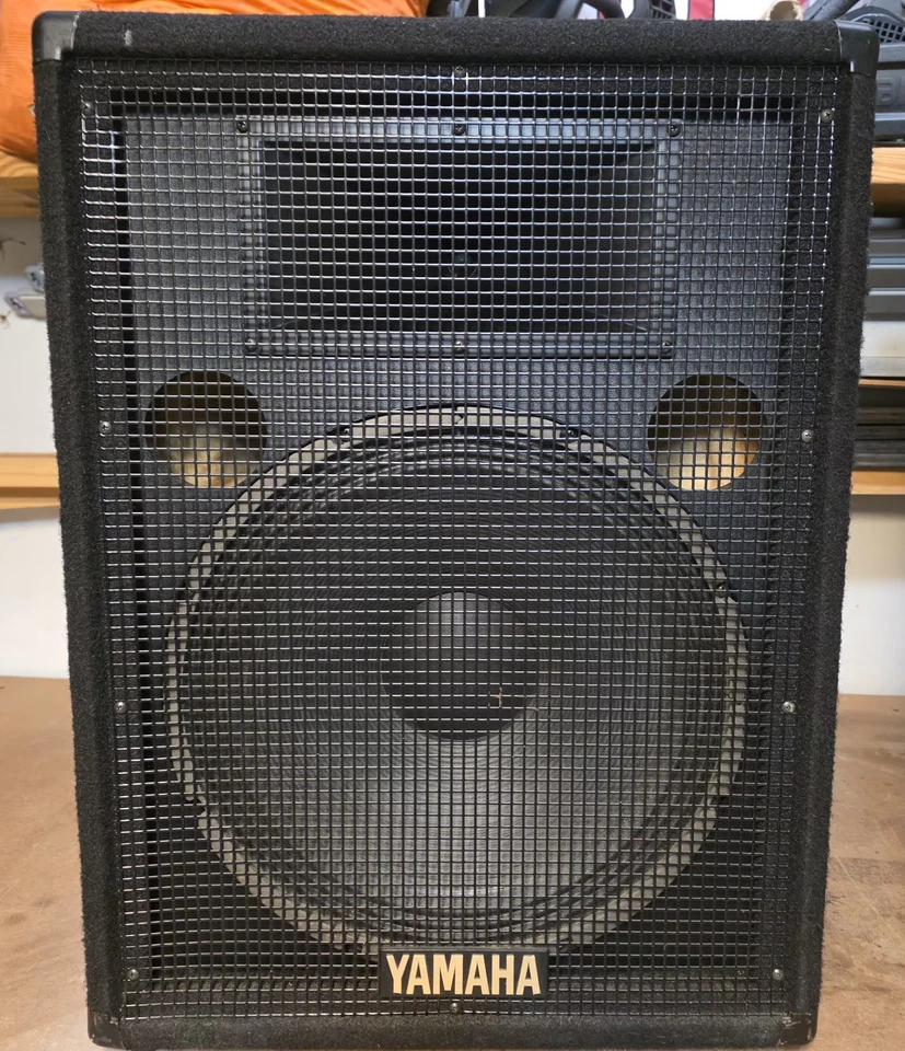 2~Altavoces PA Yamaha S15E negros 15" (recogida local en área DFW) Foto 2 de 4