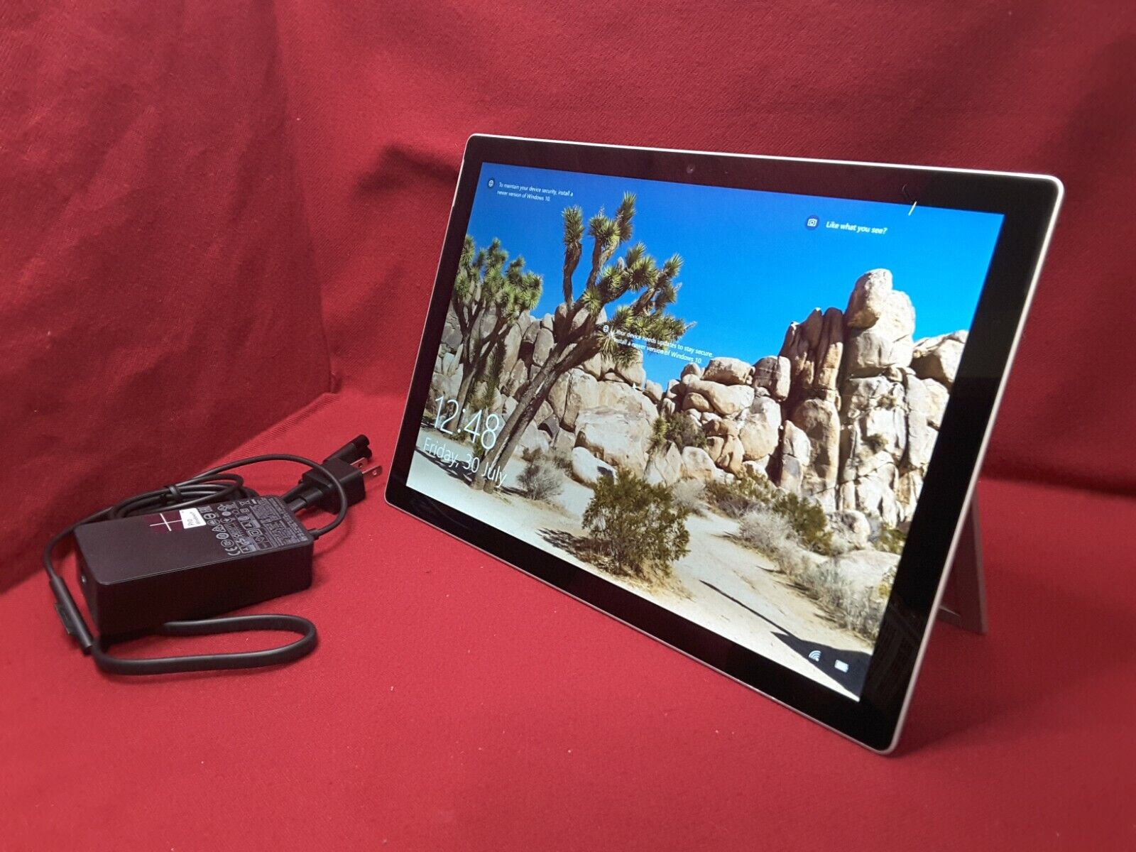 Microsoft Surface Pro 5 Intel Core i5-7300U 256GB 8GB RAM Wi-Fi