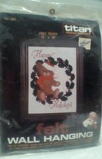 1985 Felt Teddy Bear Christmas Wall Hanging Titan Needlecraft Happy Holidays 497