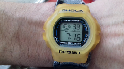 Orient VINTAGE COLLECTION M096011C YELLOW DIGITAL WATCH JUNIOR RARE NOS JAPAN