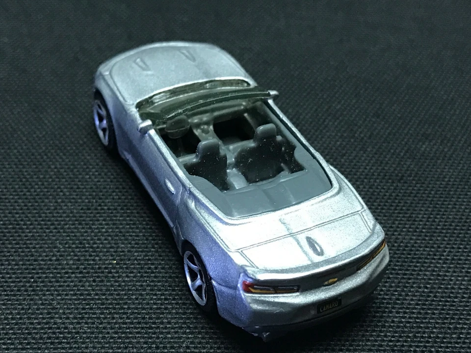 Chevy Camero Hot Wheels '16 escala coleccionable 1:64 Foto 3 de 4
