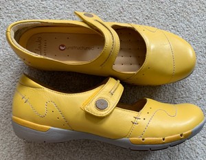 yellow clarks shoes