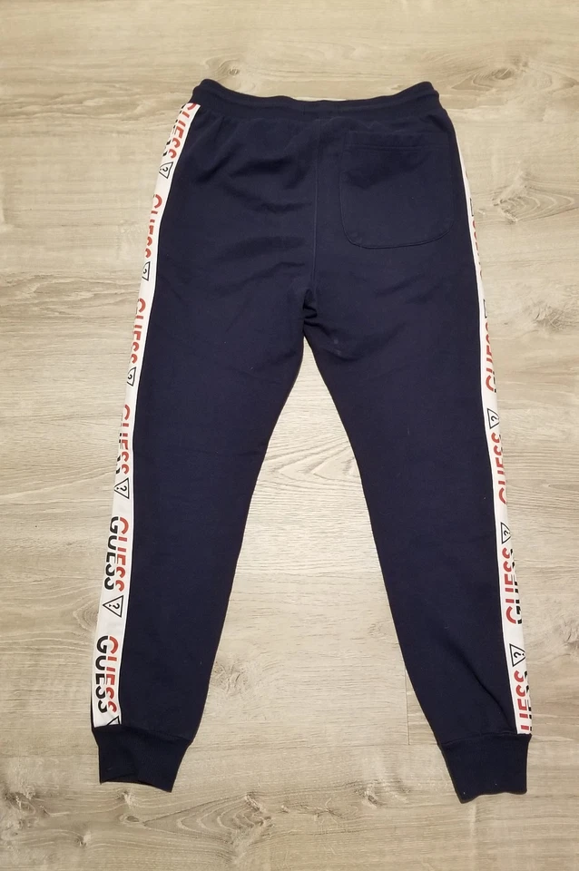 Pantalones deportivos Guess para hombre azul marino a rayas blancas azules rojas con logotipo talla pequeña Foto 4 de 4