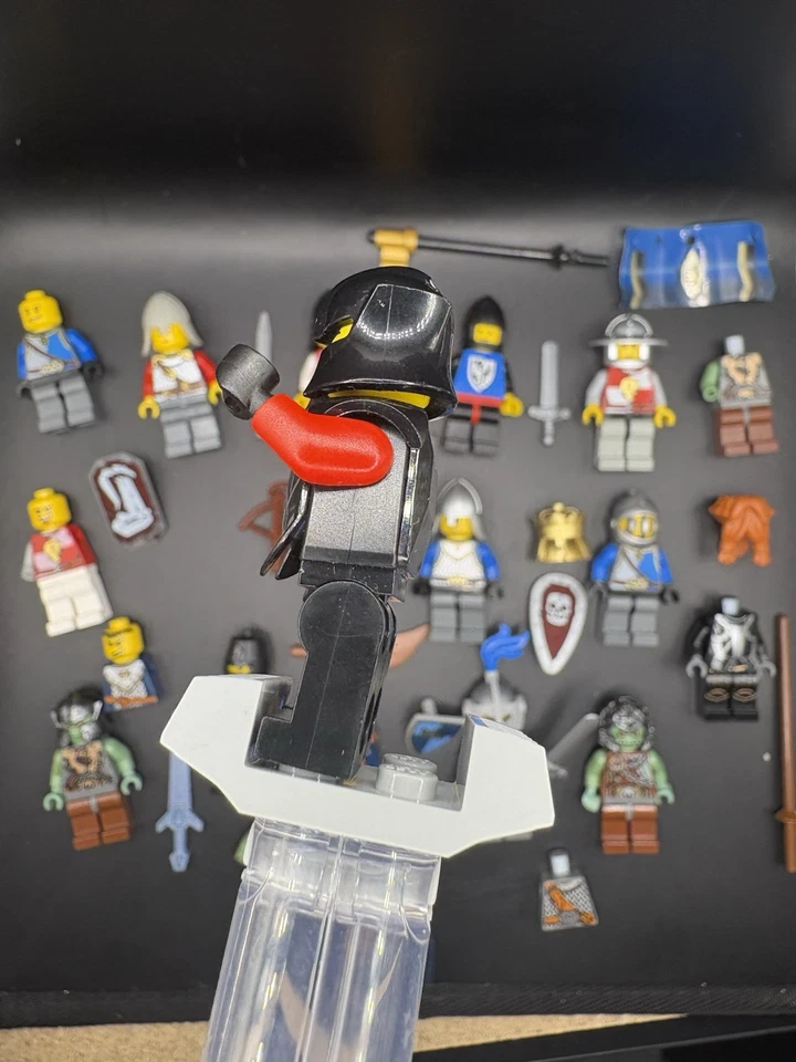 LEGO Knights Mid Evil Minifigures Lot - Image 2 of 4