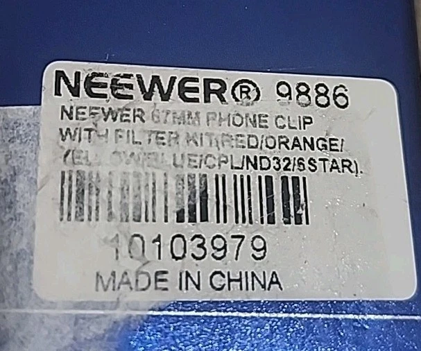 NEEWER 9886 67mm Phone Clip-On with Filter Kit (FL-P4) *Missing 6 Star Filter*  - Image 2 of 4