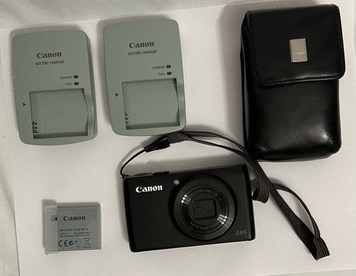 Canon PowerShot S95 Black Compact Digital camera. Extra Accessories
