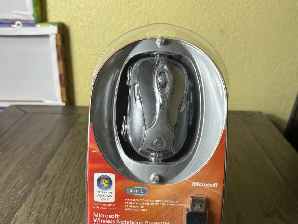 Microsoft Wireless Notebook Presenter 8000 1065 Silver Bluetooth Mouse - Image 3 of 4