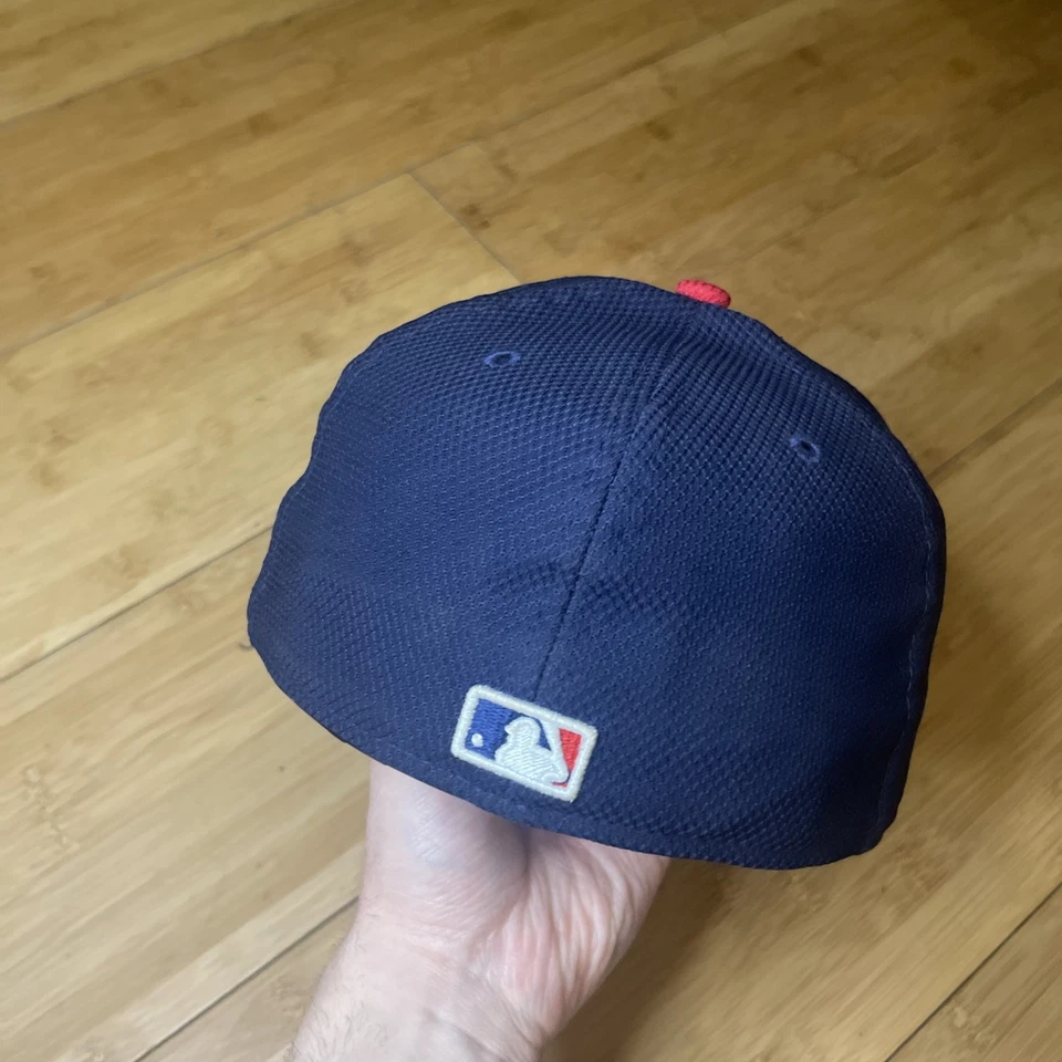 New Era 59FIFTY Chicago White Sox ALT Batter Swing Retro Logo Fitted 7 1/4 Hat - Image 4 of 4