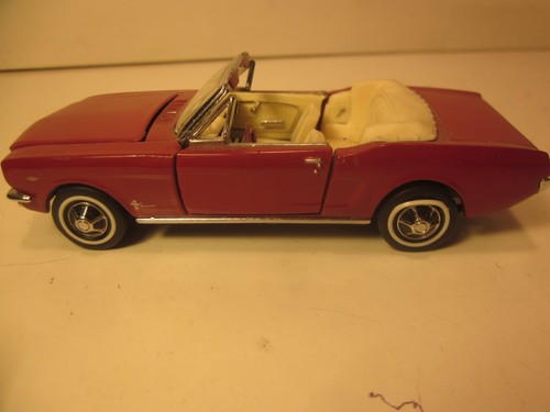FRANKLIN MINT 1/43 DIECAST "1964 1/2 FORD MUSTANG CONV." CLASSIC'60s SERIES - Picture 8 of 8