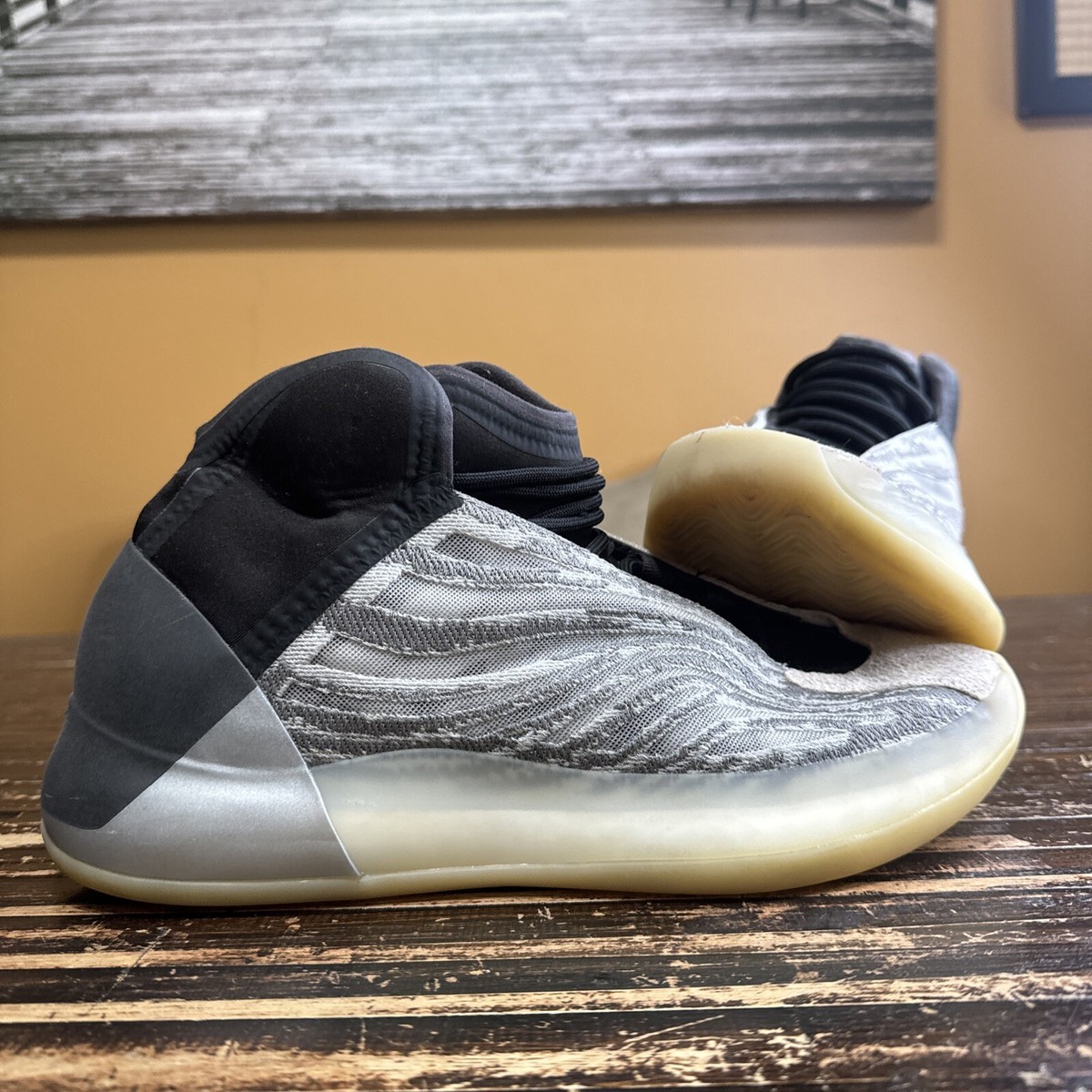 Men’s Size 9- adidas Yeezy Quantum Quantum Q46473