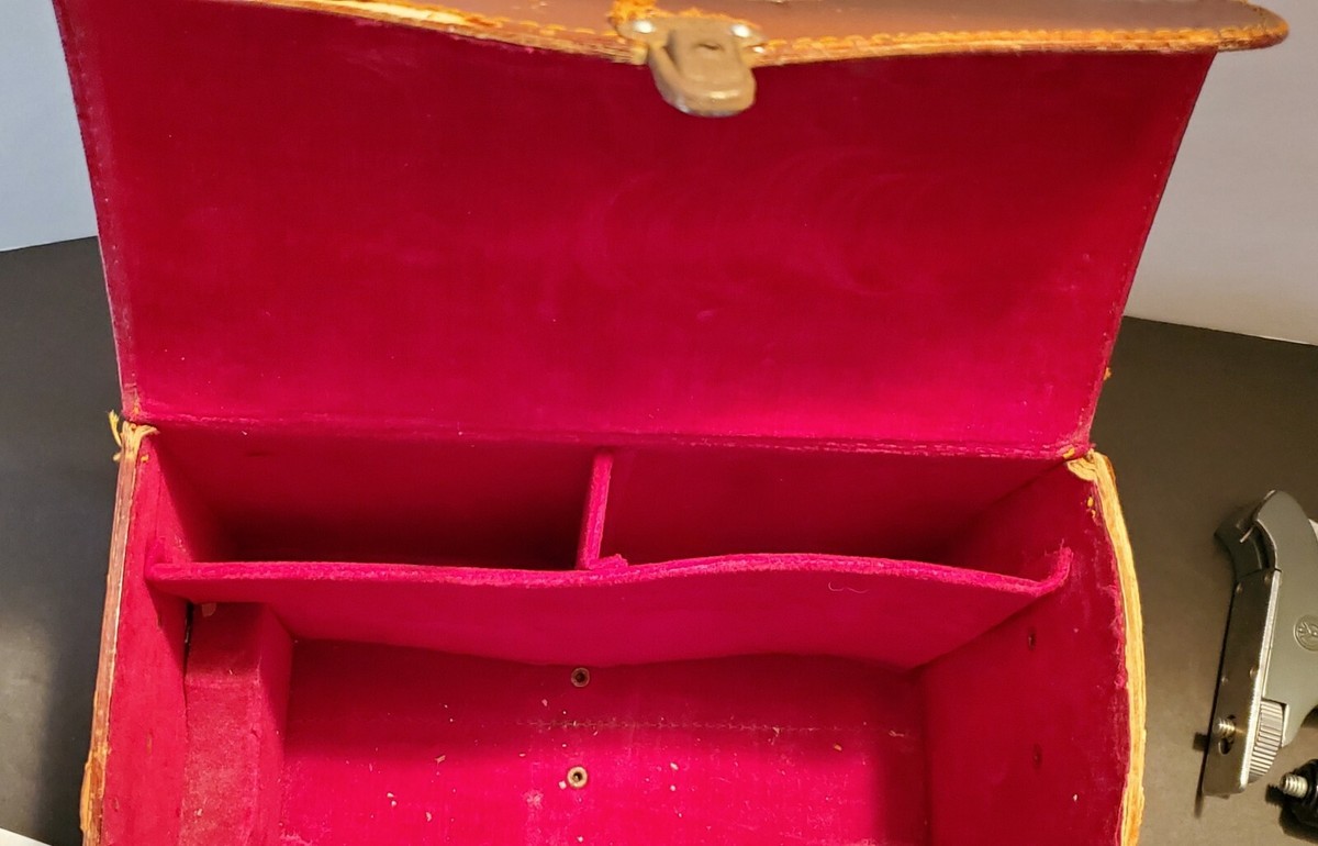 Caméra Cinéma Vintage Mansfield Holiday Meter Matric - 8mm Triple Tourelle Avec étui