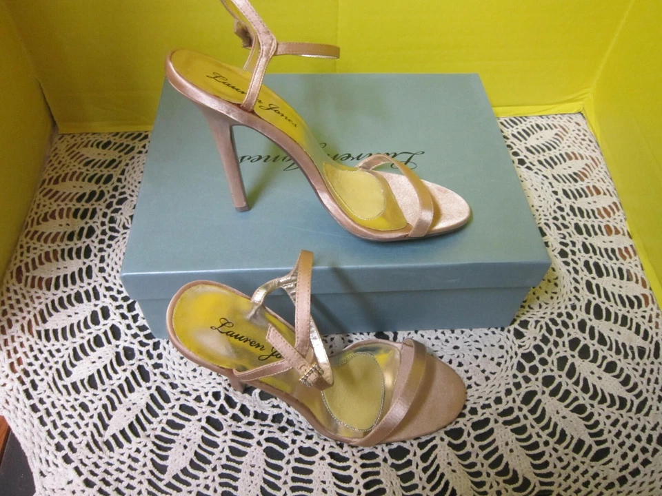 Lauren Jones Franci 女式露趾 D'Orsay 细高跟鞋凉鞋裸缎 8M 全新 — 第 2/4 张图片