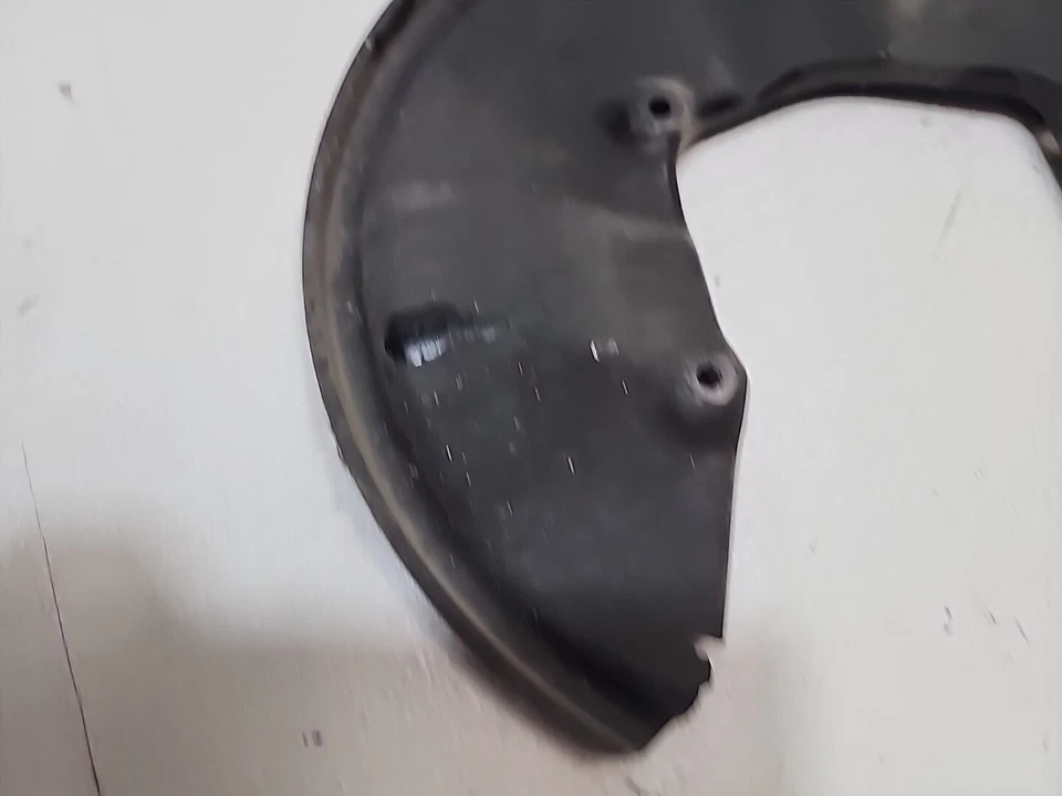 AUDI S4 2004-2005 - Freno trasero derecho Q8-439 protector contra polvo/salpicaduras 4F0615612 Foto 2 de 4