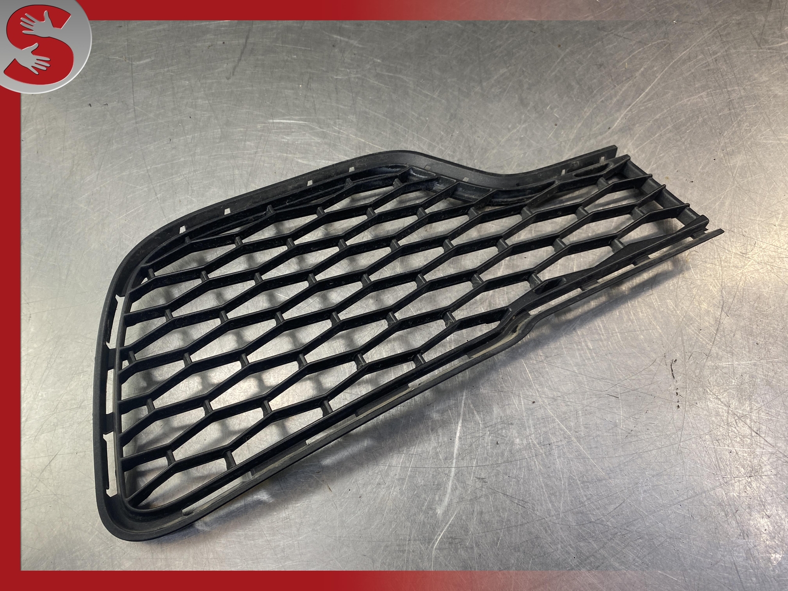 14-20 Maserati Ghibli Front Right Side Bumper Grille Bezel Molding Cover Oem