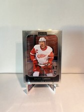 2021-22 O-Pee-Chee Platinum #15 Dylan Larkin Detroit Red Wing