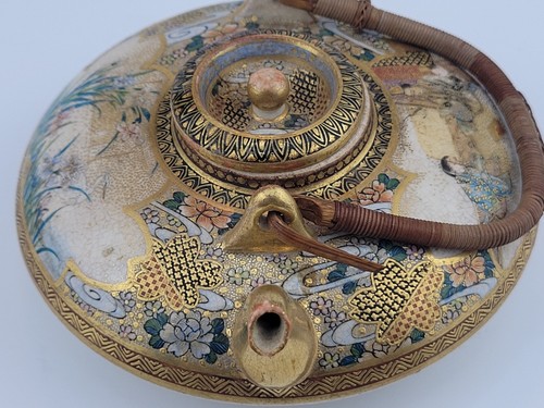Rare Antique Japanese Satsuma Miniature Footed Ware Teapot - Picture 14 of 17