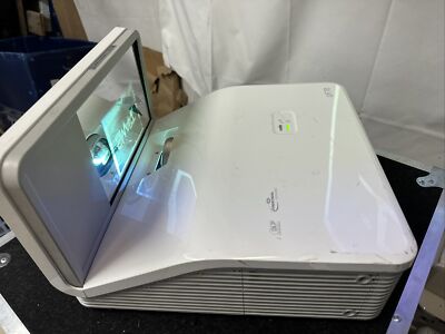 Smart UF70 Short Throw Projector XGA DLP 1080p 3000 lumen Various